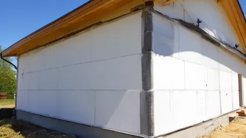 Gruntowanie elewacji po ociepleniu