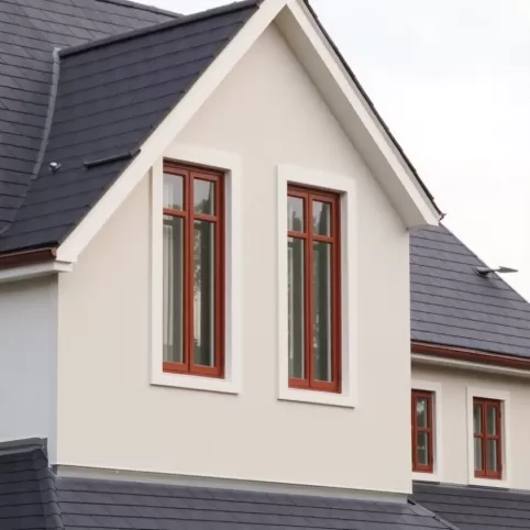 Jaki kolor elewacji do grafitowego dachu i brązowych okien